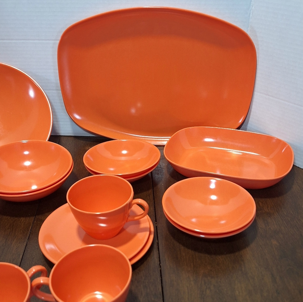 19 Peice Vintage Melmac Melamine Dinner Ware Saucers Cups Bowls Platterl ETC. - Picture 3 of 6